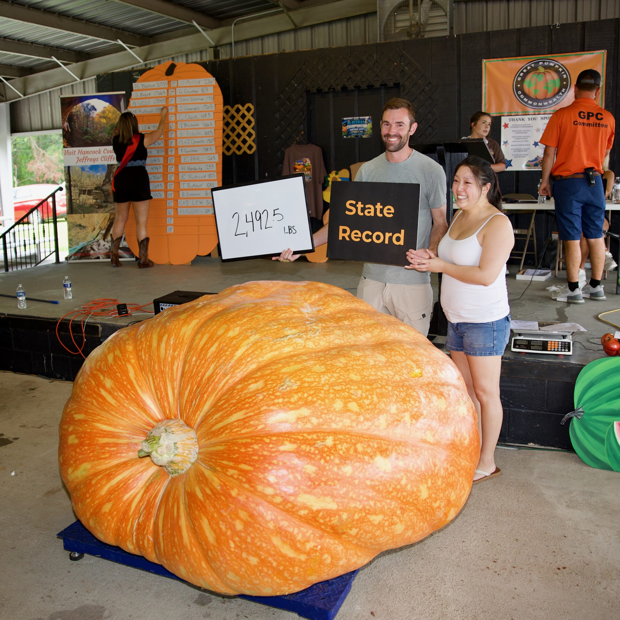 Phil Groenewold Illinois Record Pumpkin scaled