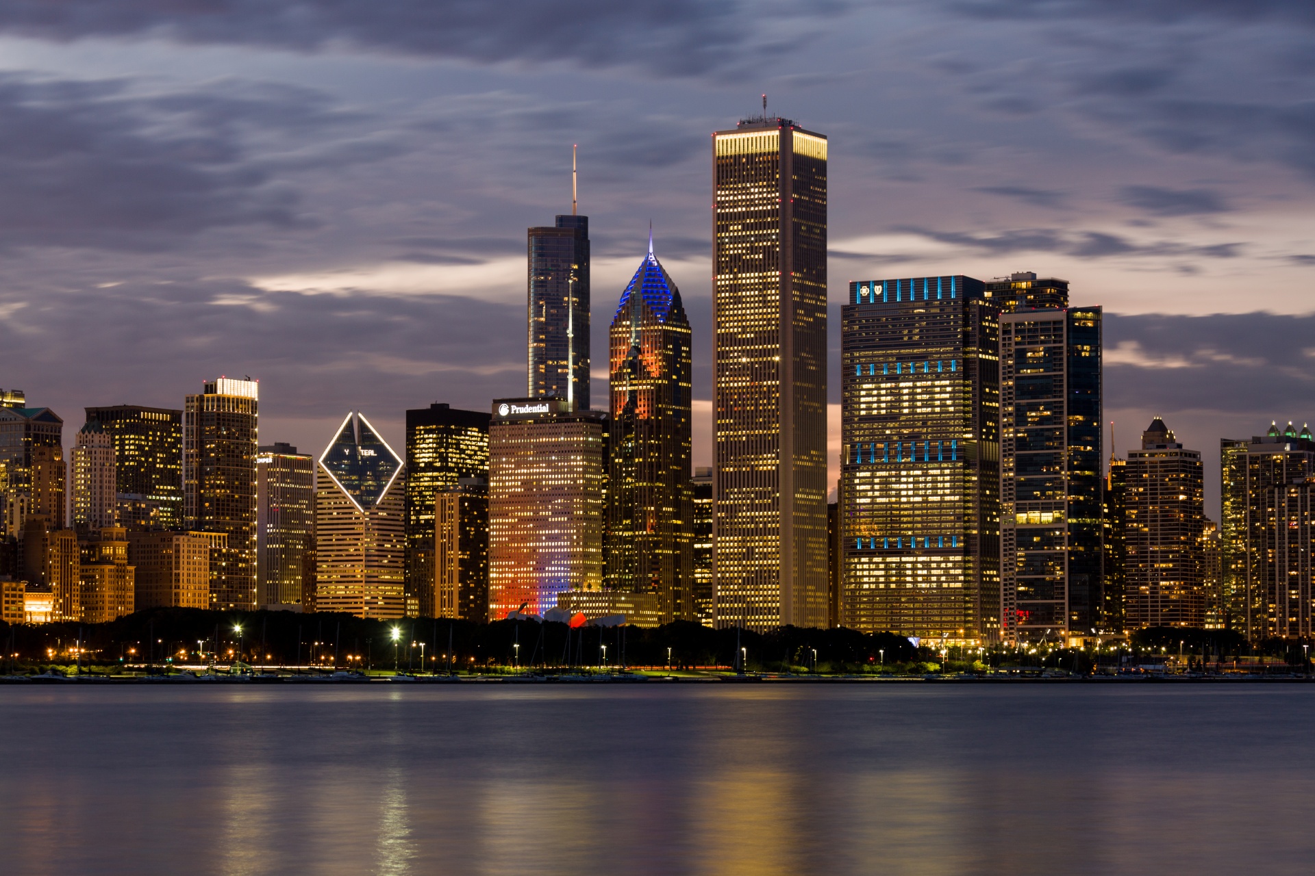 chicago skyline at night 1505924413z9m